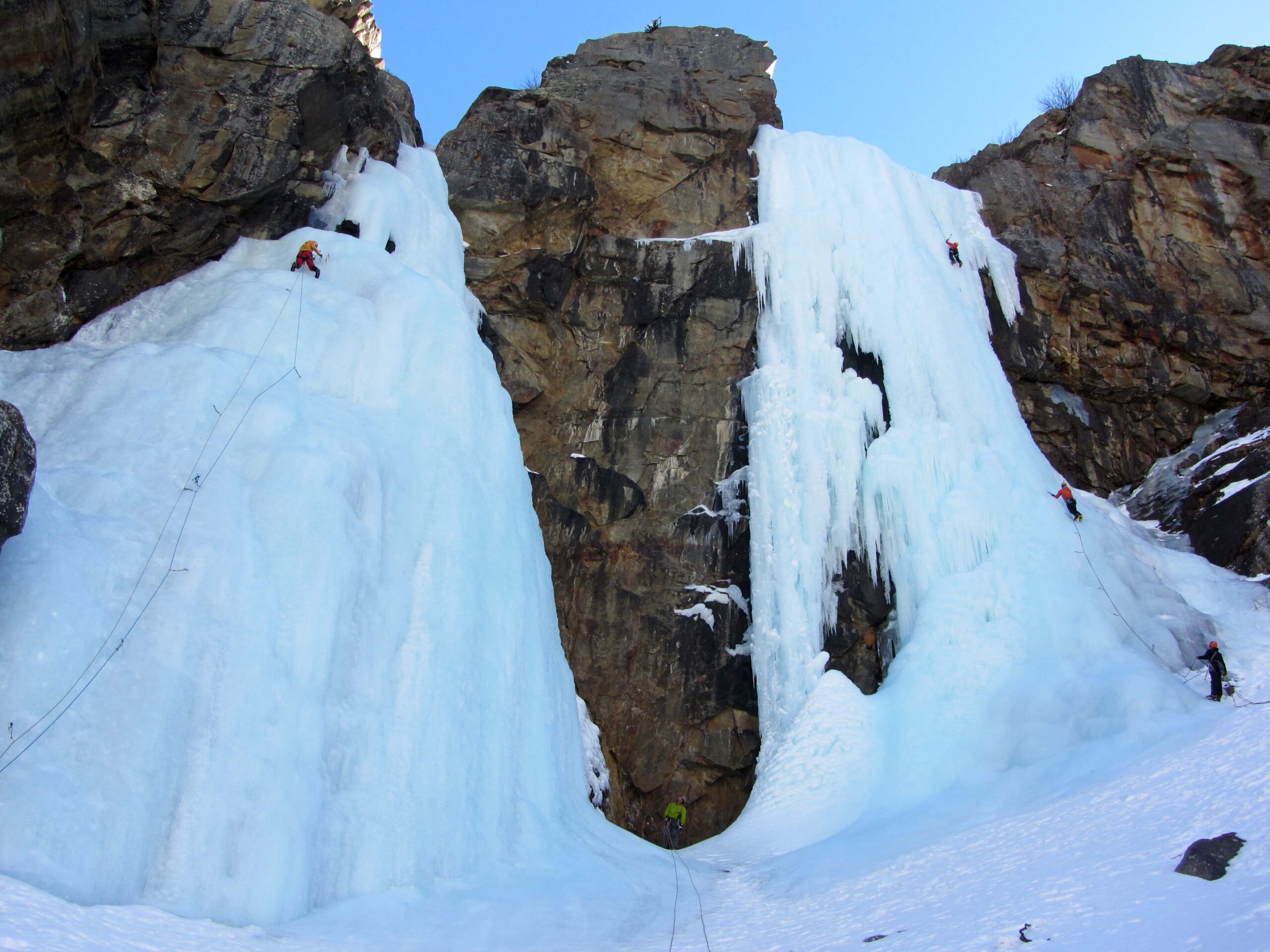 Escalada en hielo en Cogne