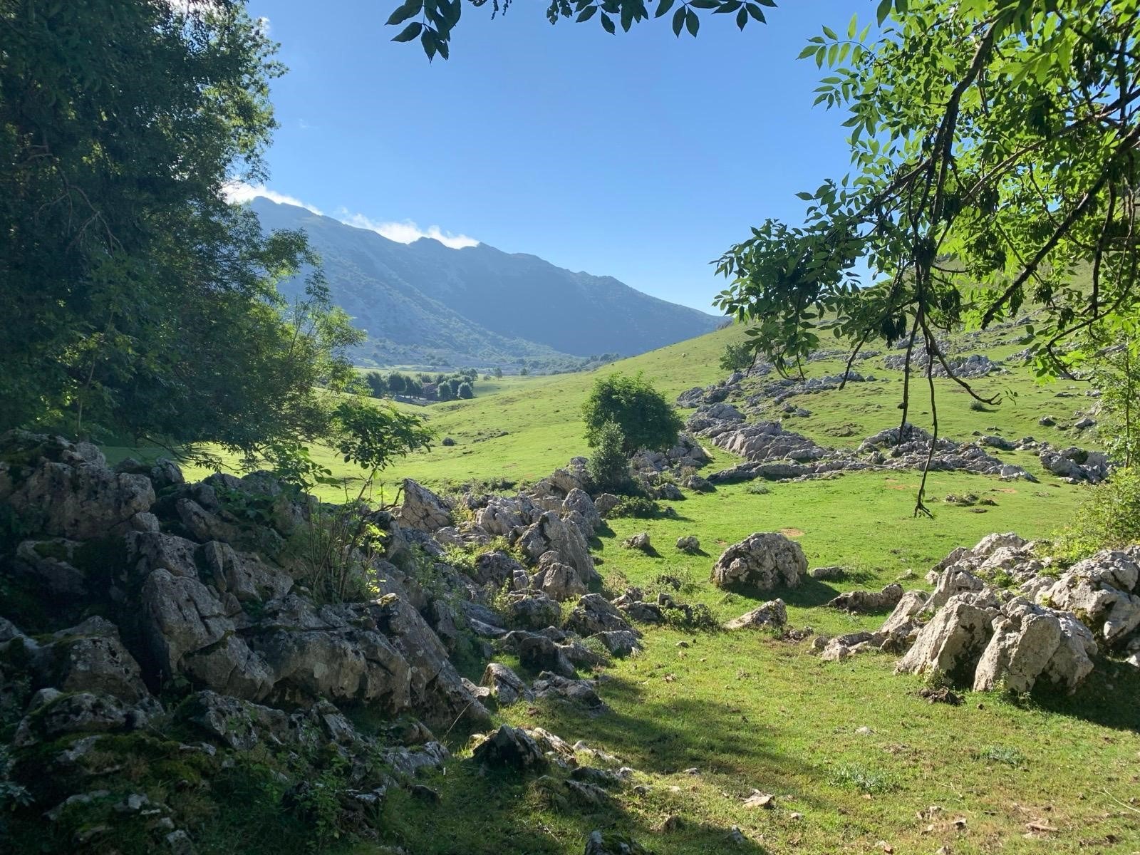 Rutas al Collado del Asón y Sierra de Hornijo (Cantabria).